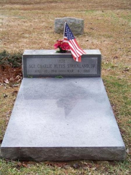 Headstone of Charlie R Strickland Jr.