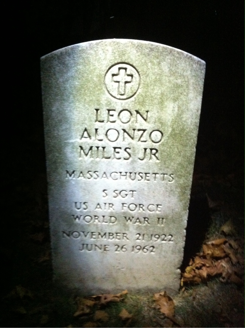 Headstone of Leon A Miles Jr.