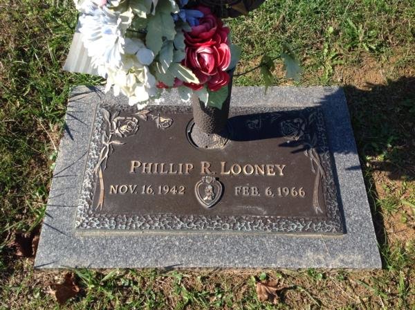 Headstone of Phillip R Looney