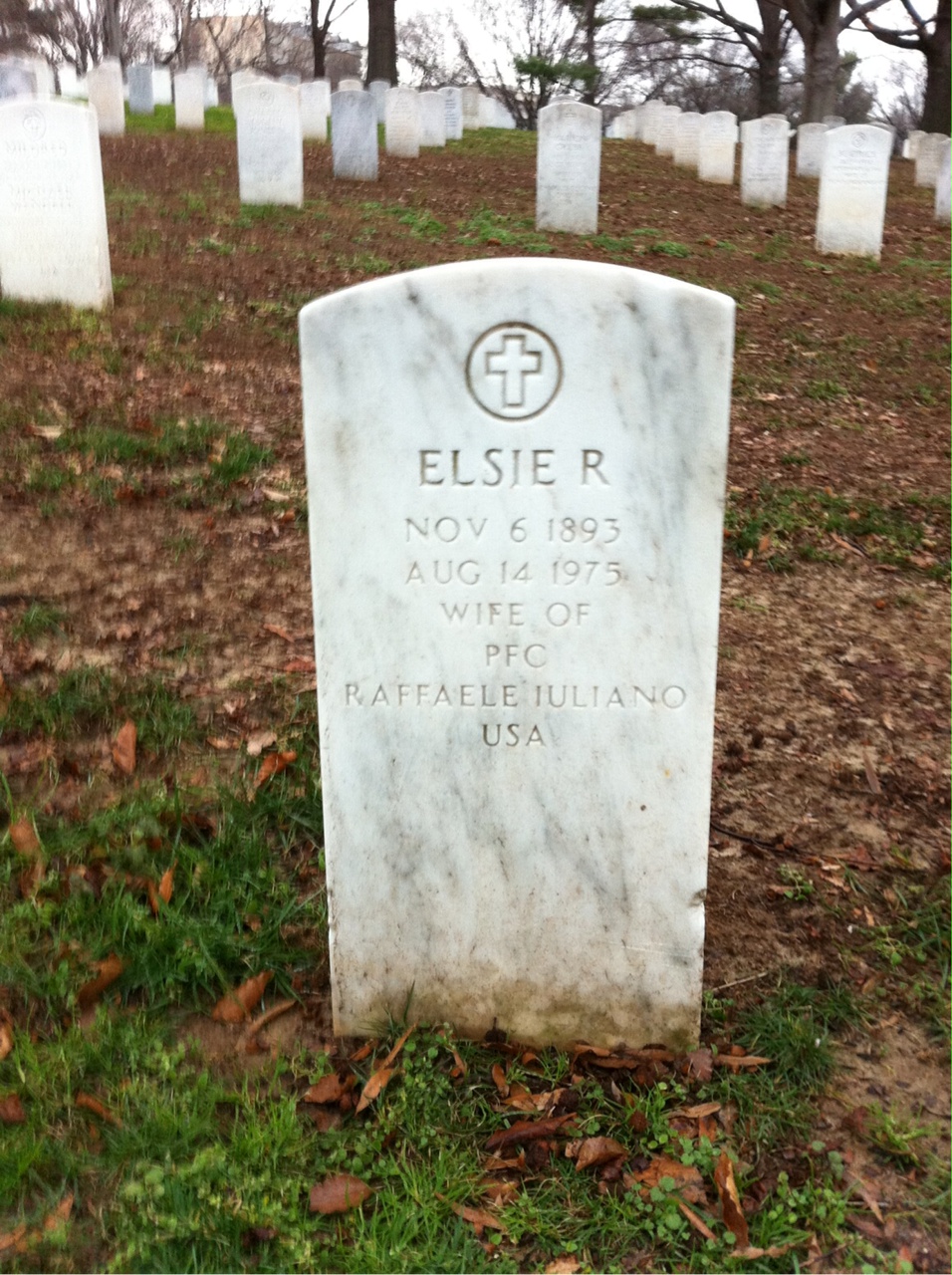 Headstone of Elsie R Iuliano