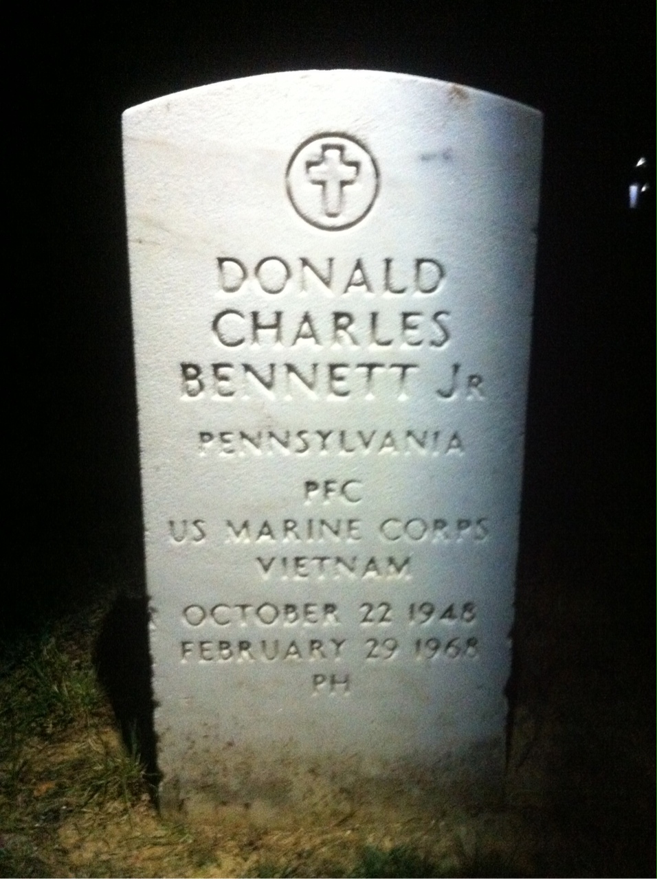Headstone of Donald Charles Bennett Jr.