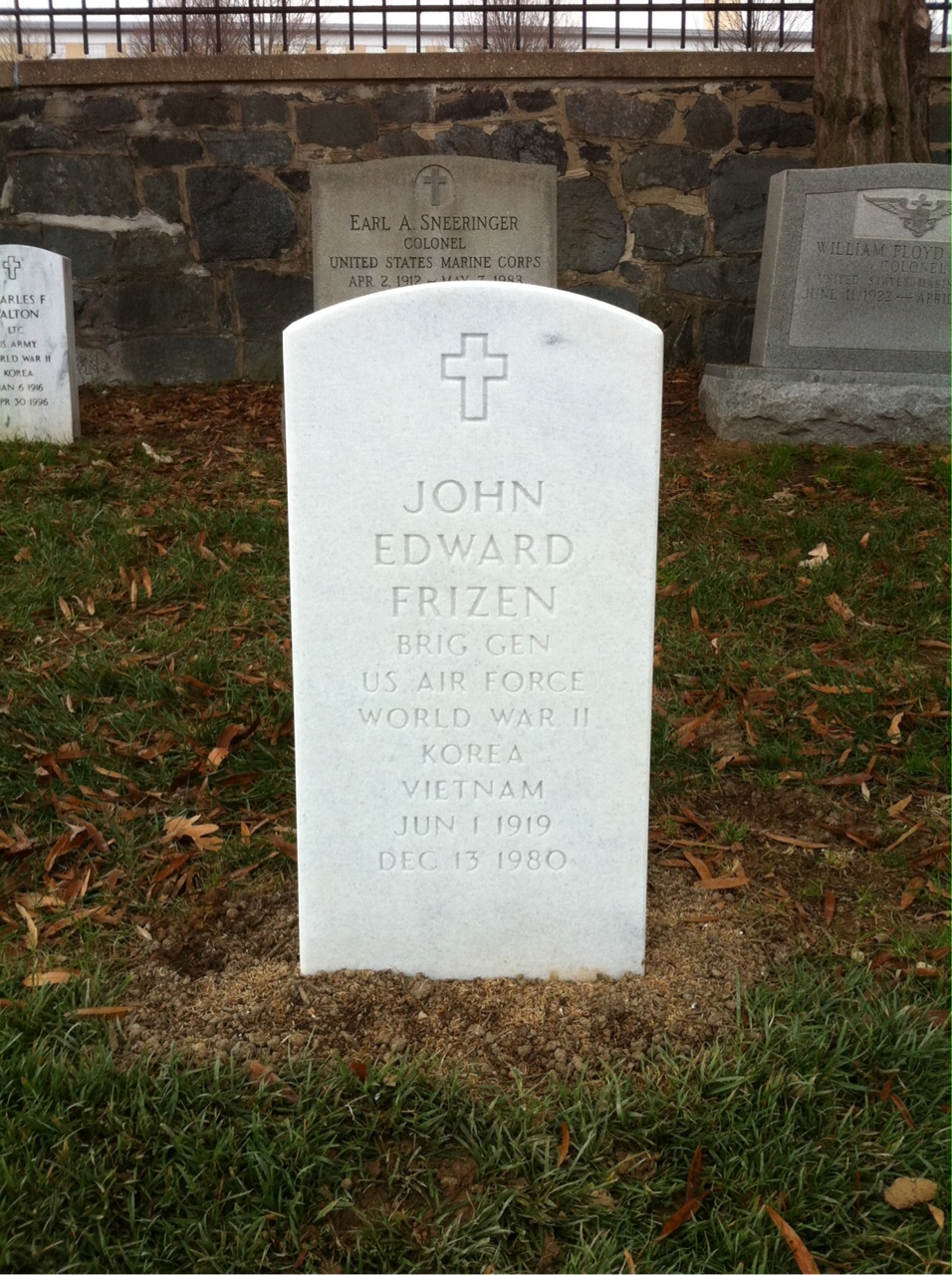 Headstone shared by 2 interments, including Dorothy Mae Frizen