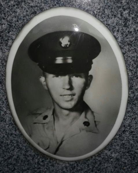 Headstone of Lee Roy McElhaney