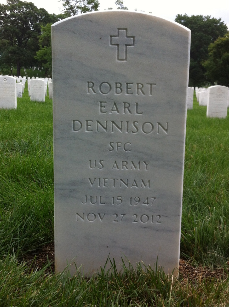 Headstone of Robert Earl Dennison