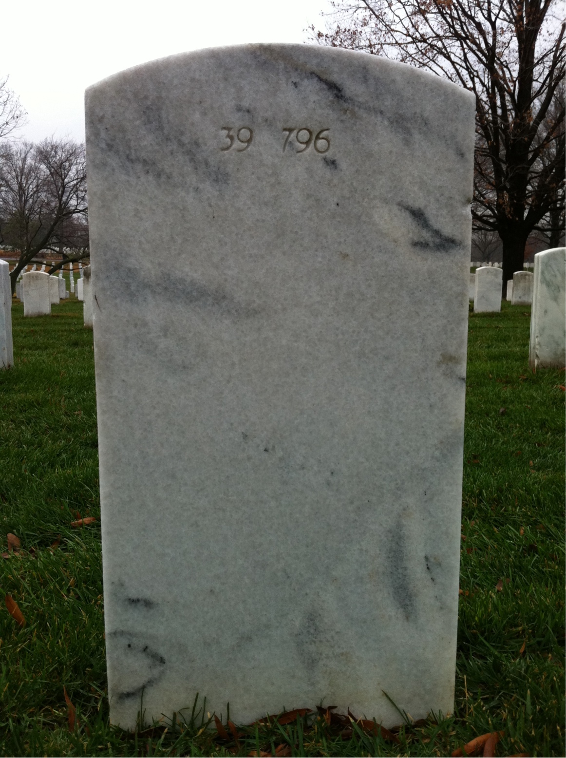 Headstone of Lawrence E Paris