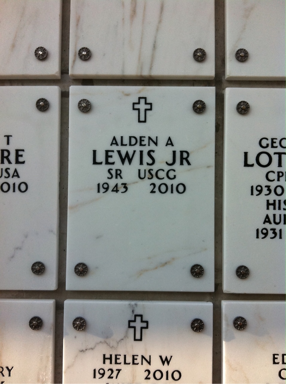 Headstone of Alden Alfred Lewis Jr.