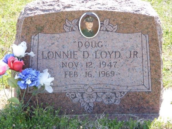 Headstone of Lonnie Douglas Loyd Jr.
