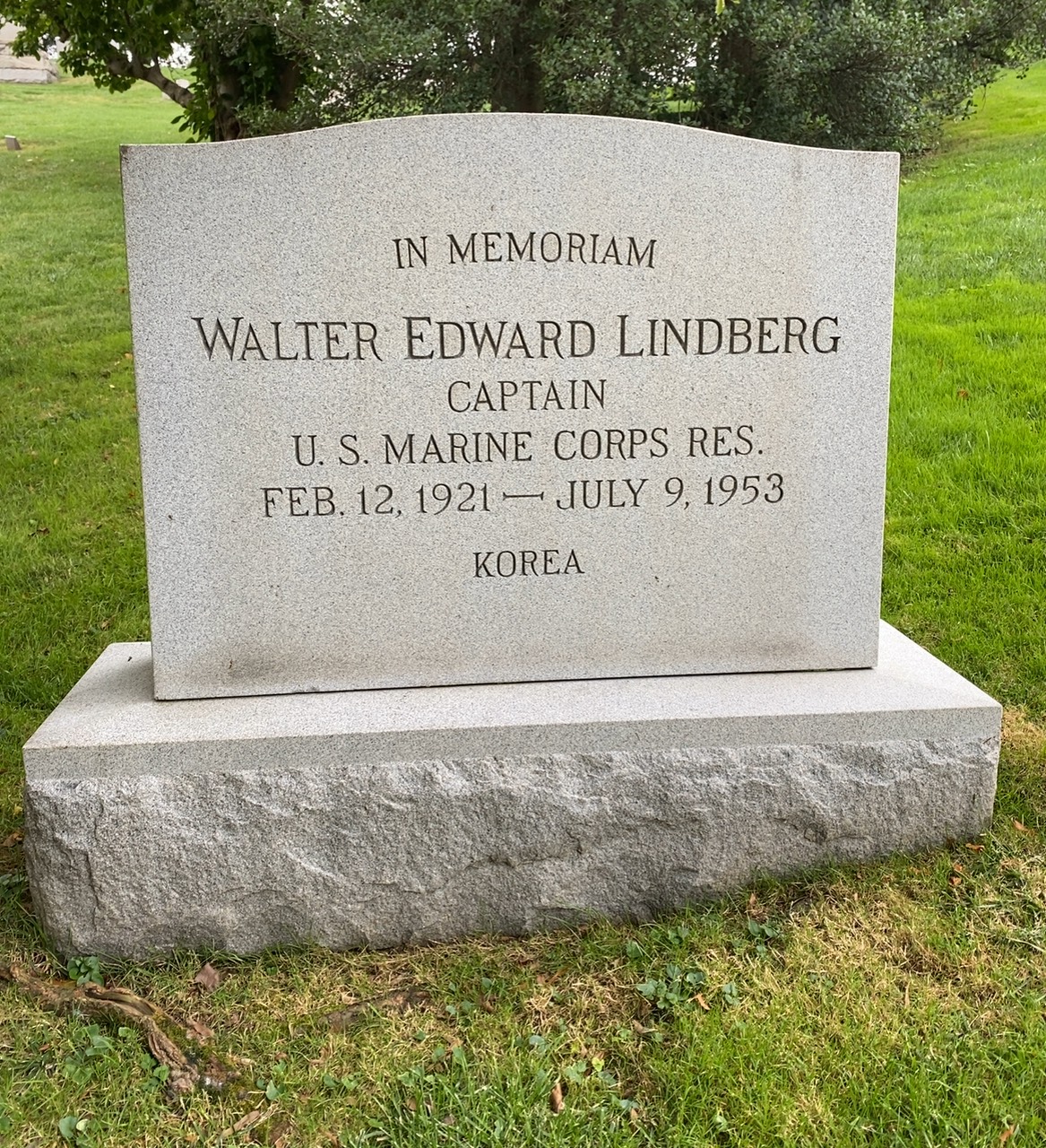 Headstone of Walter E Lindberg