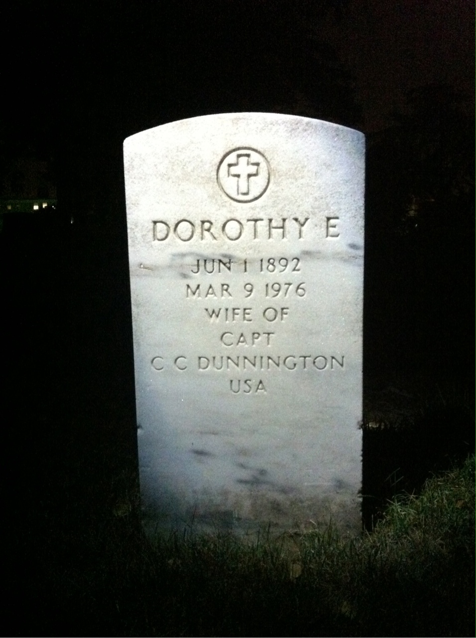 Headstone of Dorothy E Dunnington