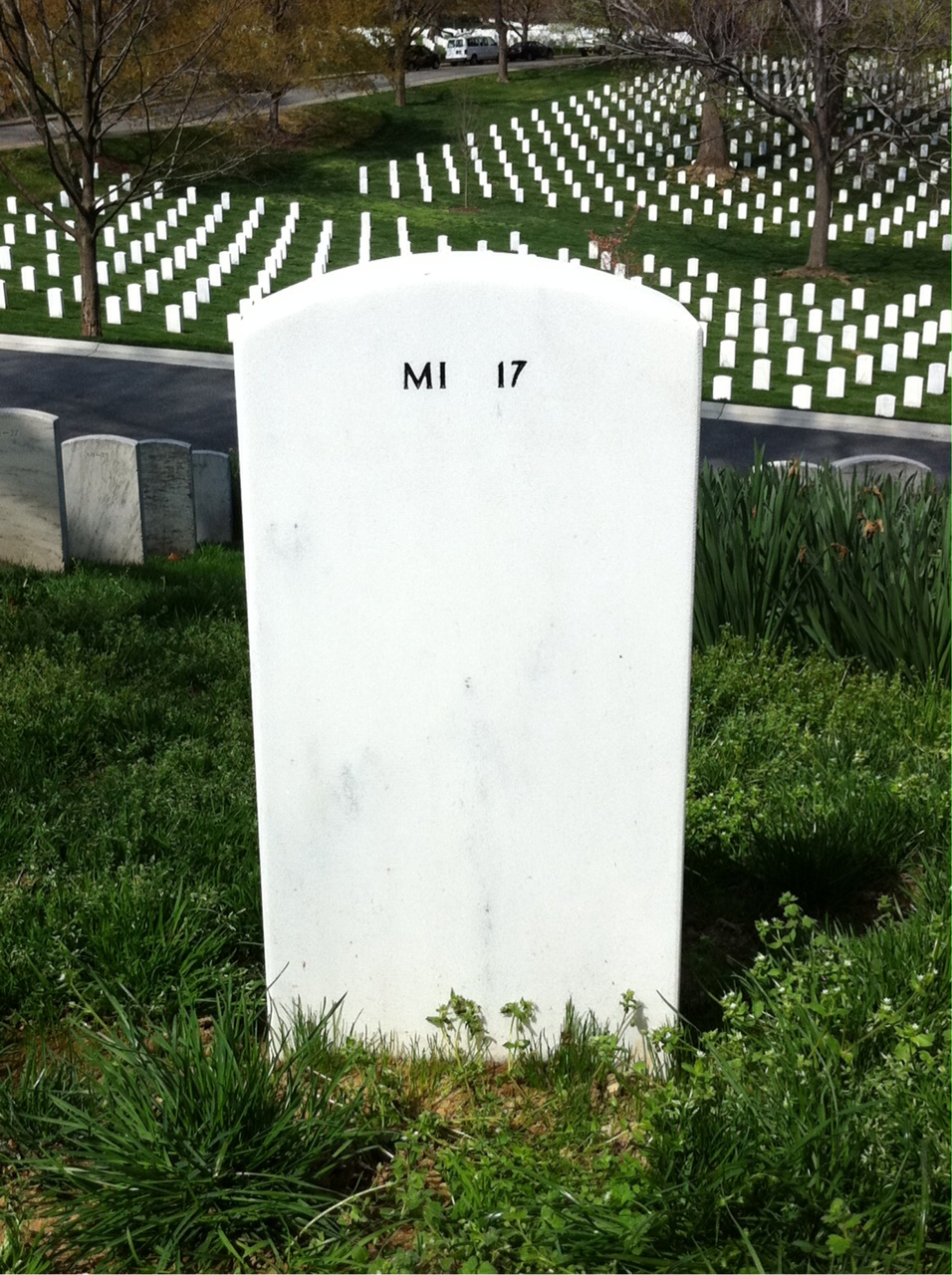 Headstone of Carl E Lindquist Jr.
