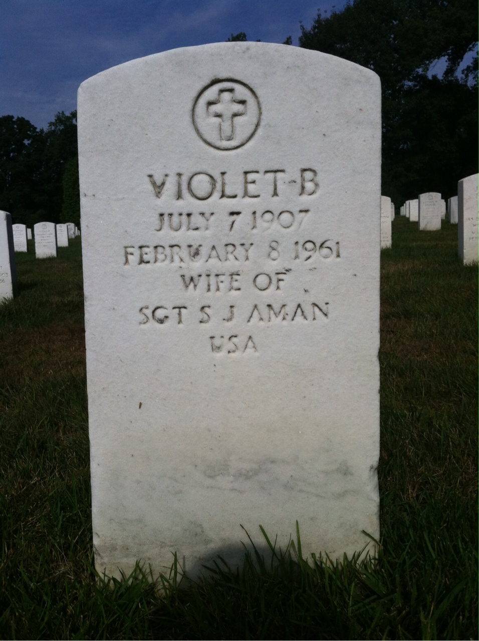 Headstone of Violet B Aman