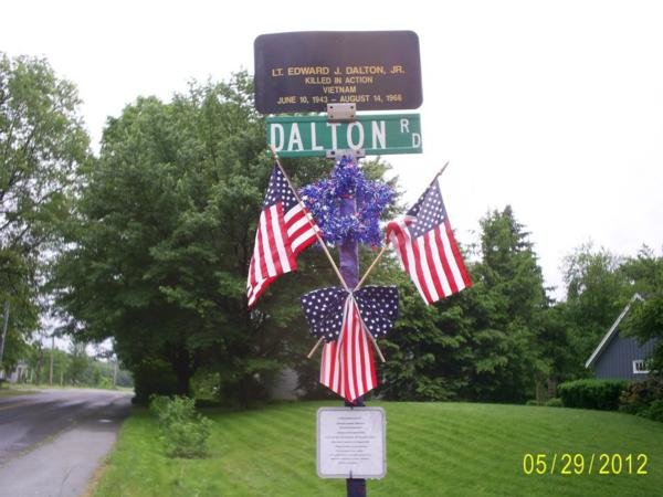Headstone of Edward Joseph Dalton Jr.
