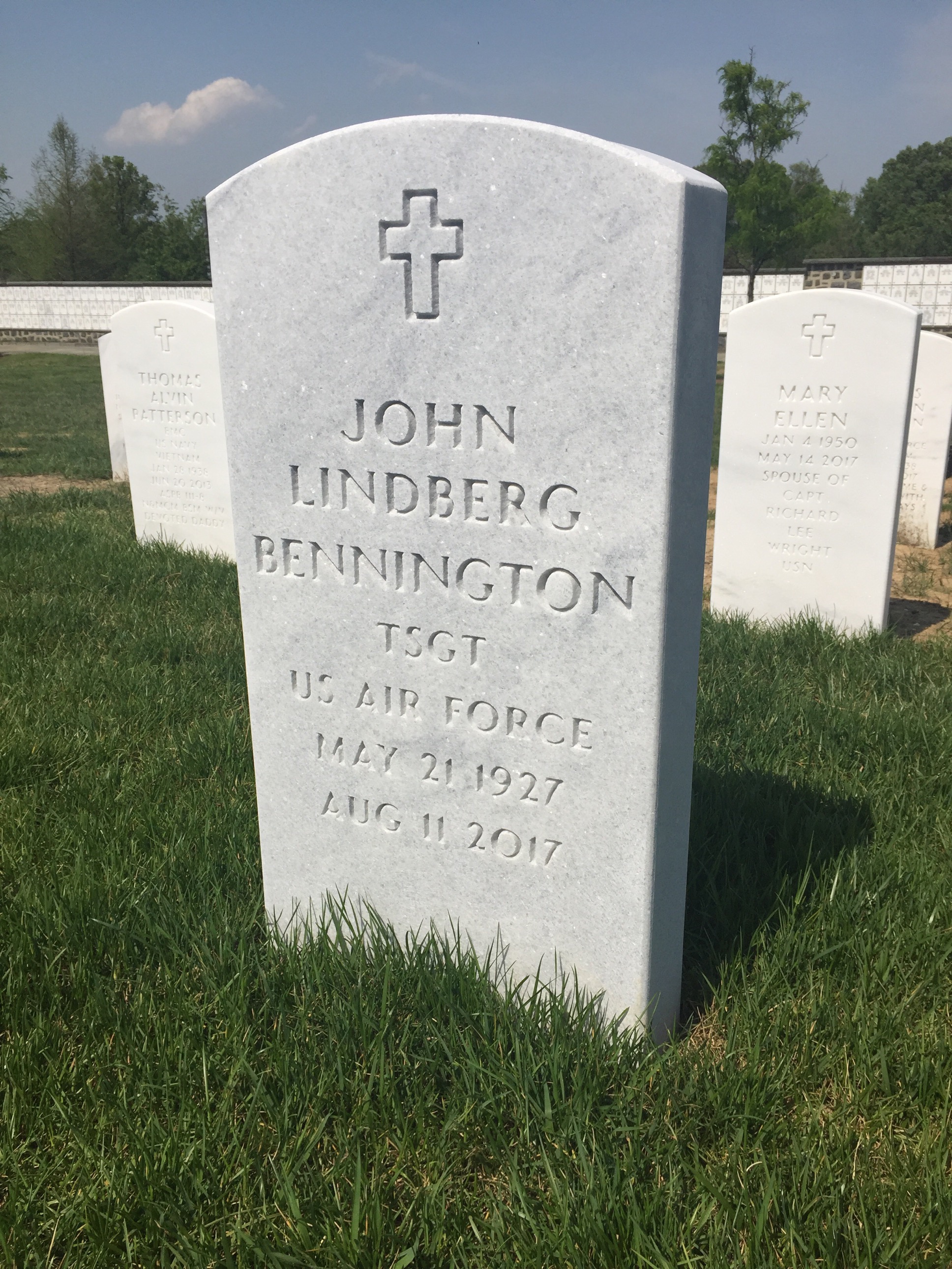 Headstone of John Lindberg Bennington