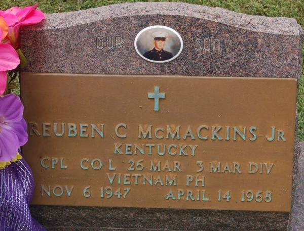 Headstone of Reuben Carl McMackins Jr.