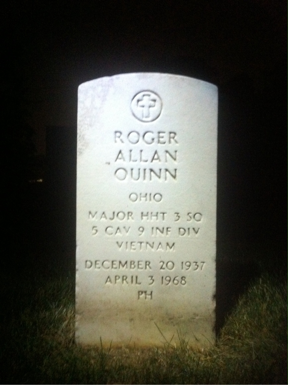 Headstone of Roger Allan Quinn