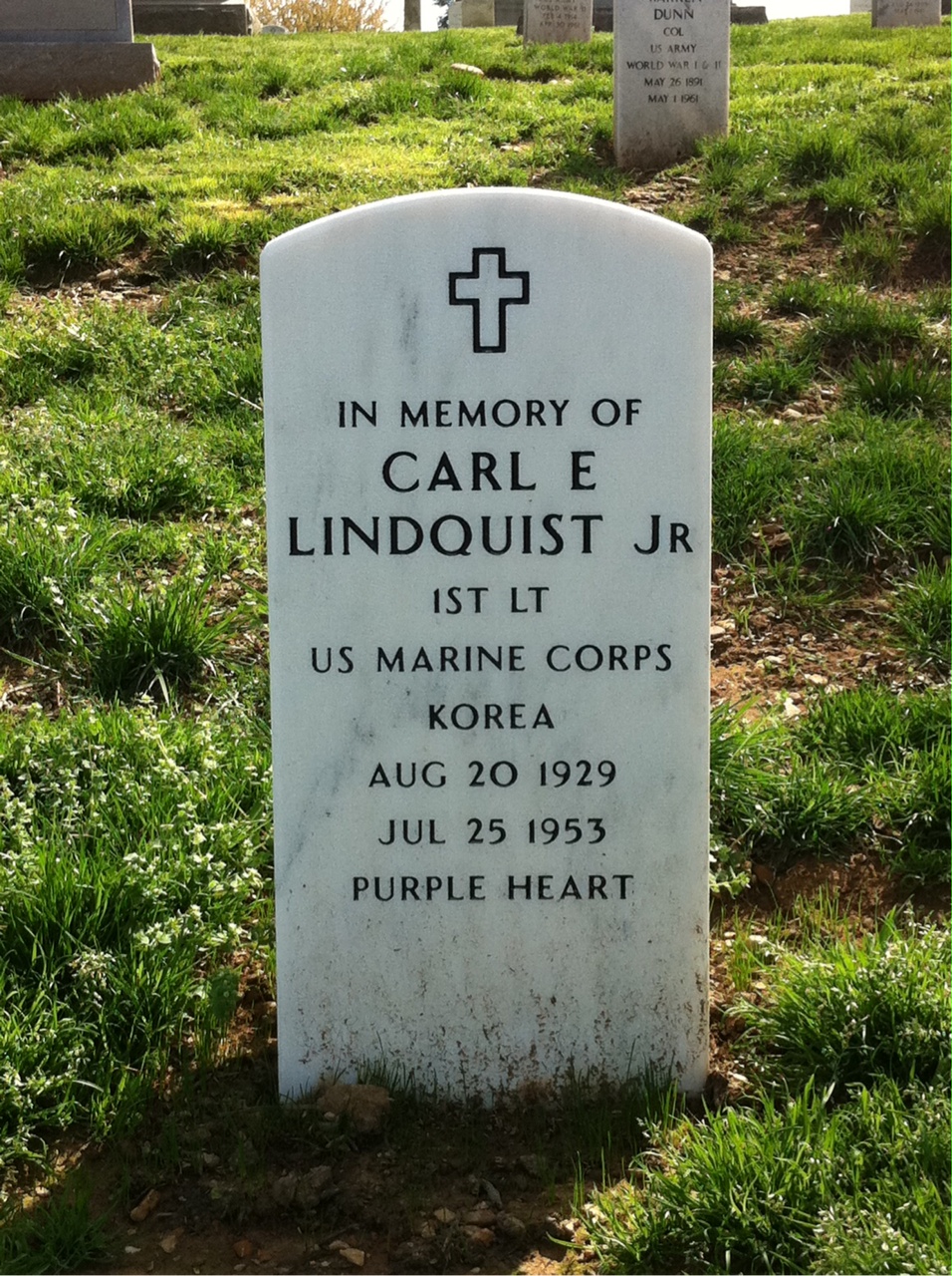 Headstone of Carl E Lindquist Jr.