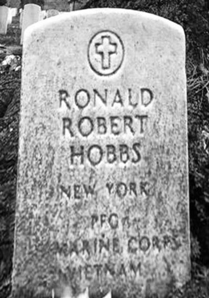Headstone of Ronald Robert Hobbs