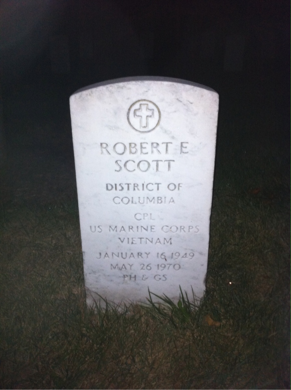 Headstone of Robert Eugene Scott