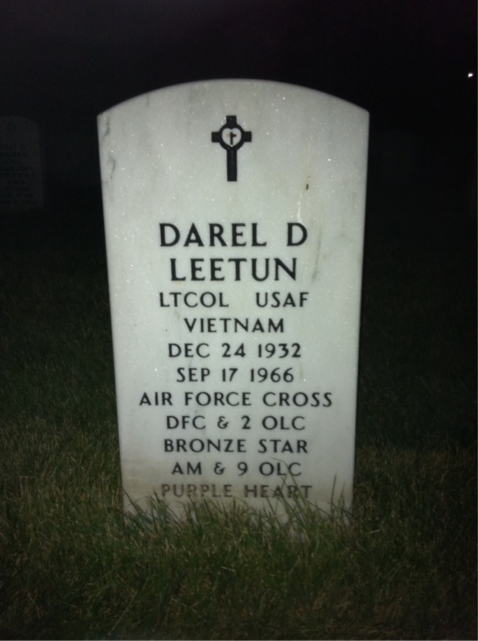 Headstone of Darel Dean Leetun