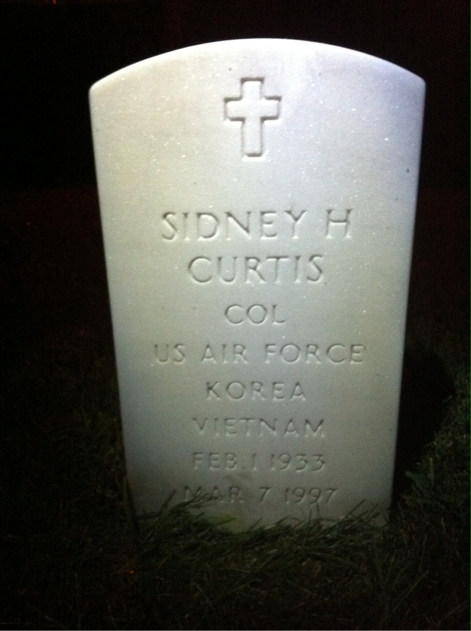 Headstone of Sidney H Curtis