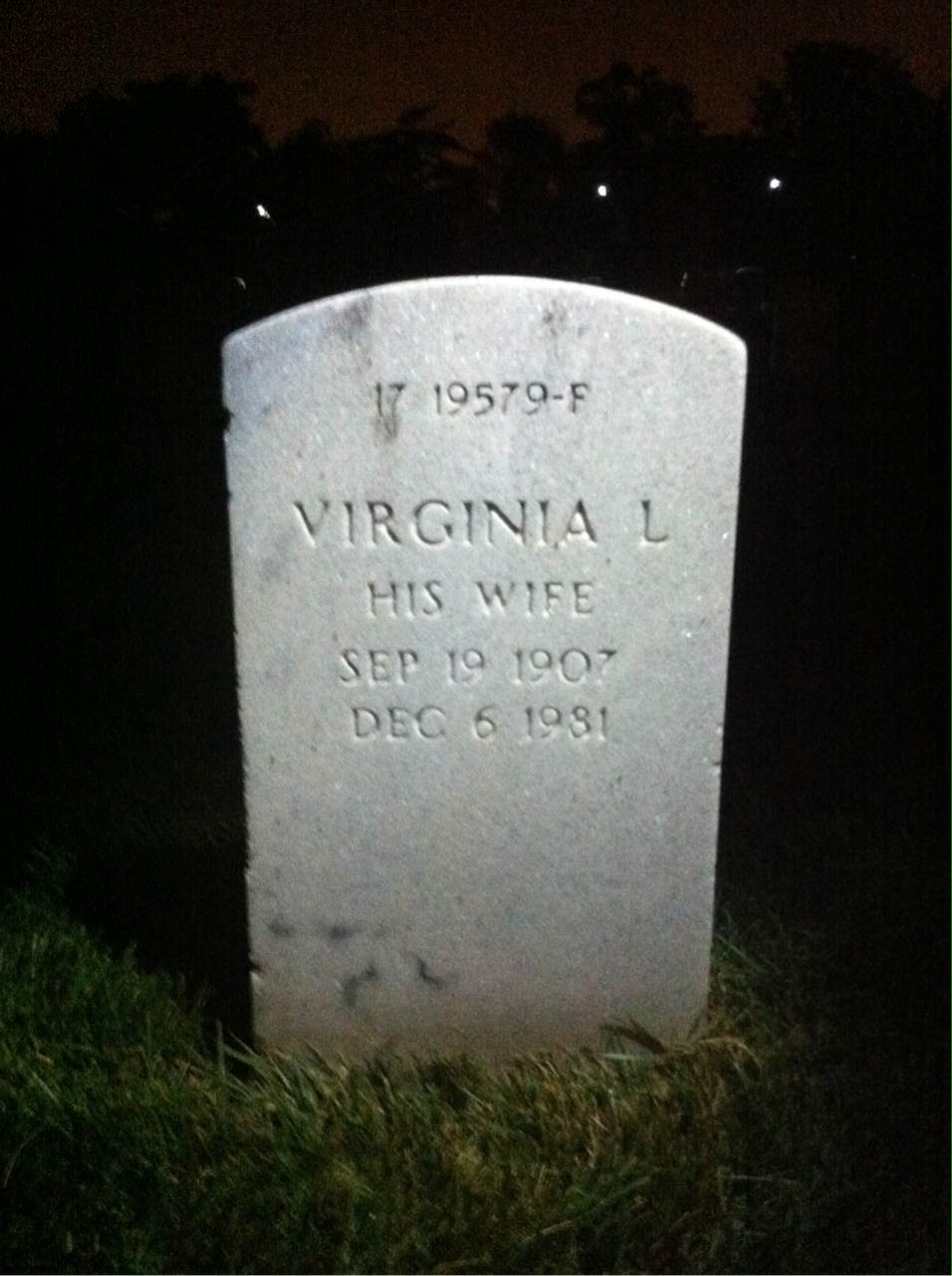 Headstone of Virginia L Roof