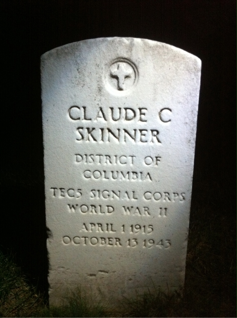 Headstone of Claude Skinner