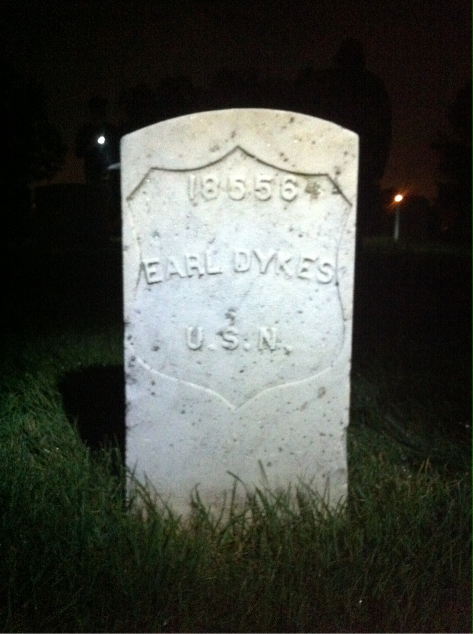 Headstone of Earl Dykes
